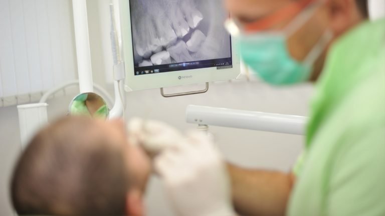implant dentaire en tunisie