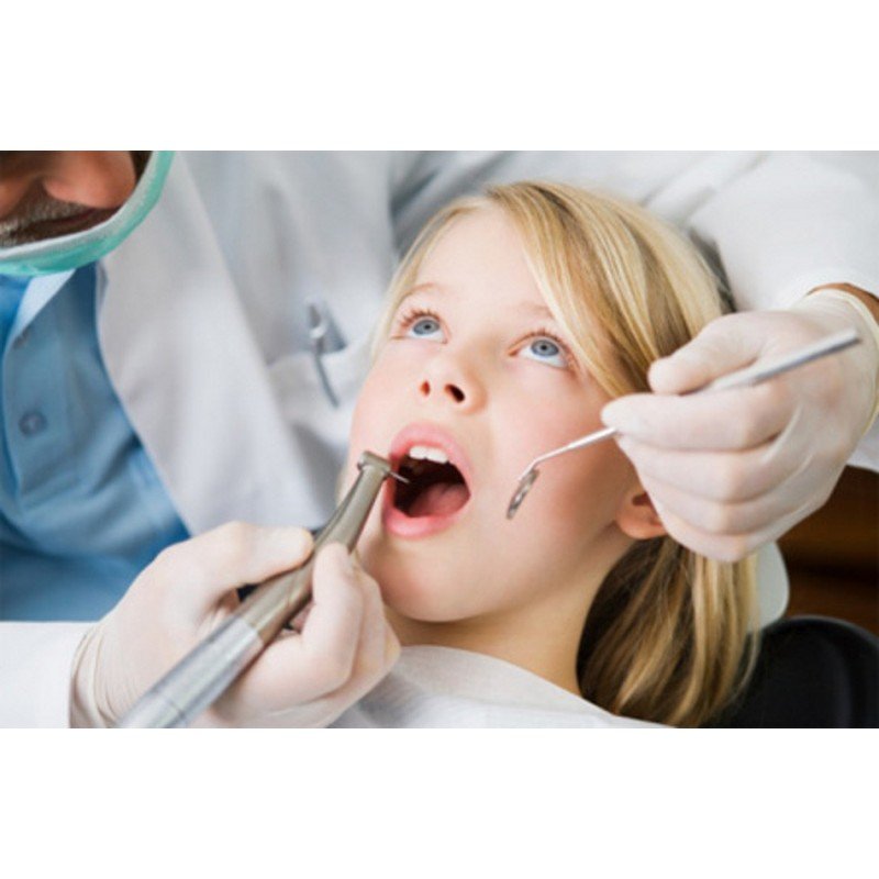 contacter dentiste dent tordue enfant